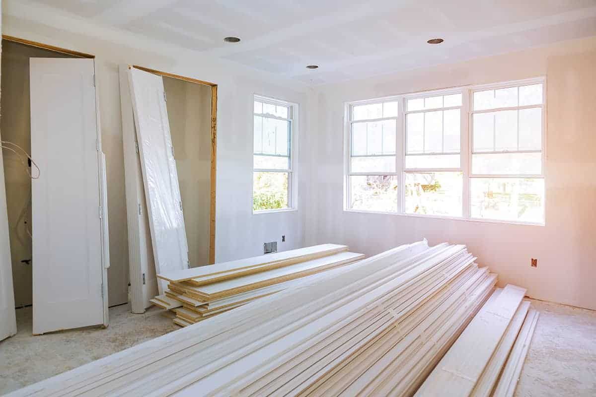 il salotto di una casa durante una ristrutturazioni complete prezzi