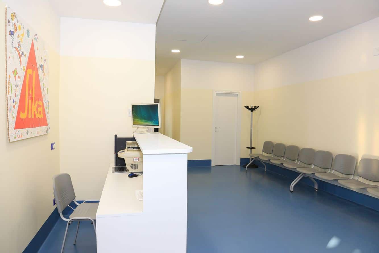 posa pavimenti in resina studi medici Milano